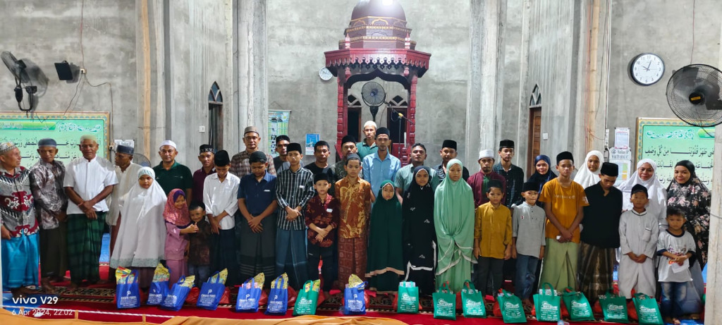 PENYANTUNAN ANAK YATIM DI GAMPONG PARANG SIKUREUNG TAHUN 2024